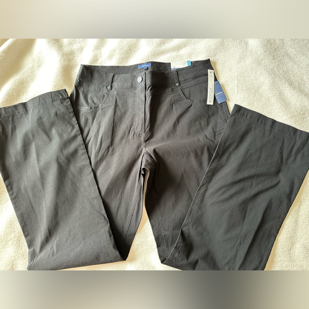 BNWT Reitmans preferred fit pants.